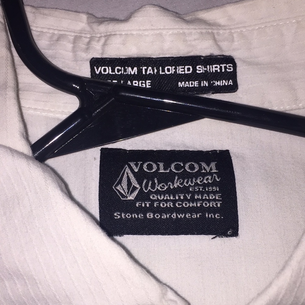 VOLCOM LARGE SHIRT